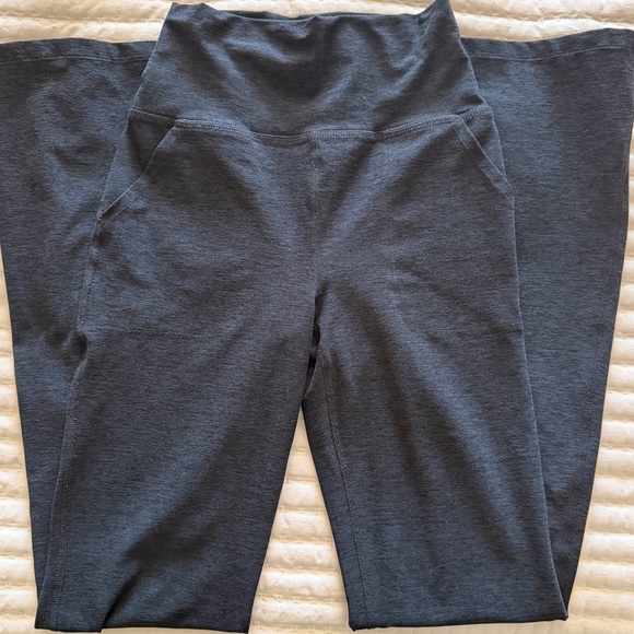 Beyond Yoga Heather Rib All Day High Rise Flare Pant in Black, Size Small - Picture 11 of 14